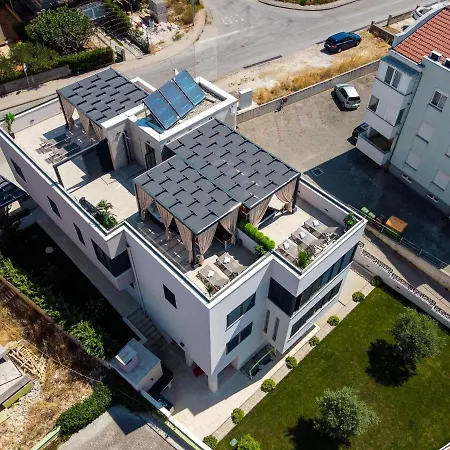 An & Lu With Rooftop Jacuzzi Apartamento Zadar