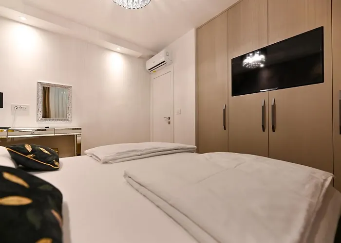 An & Lu With Rooftop Jacuzzi Zadar