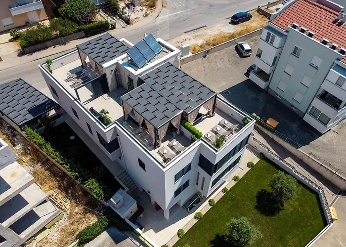 An & Lu With Rooftop Jacuzzi Apartamento Zadar