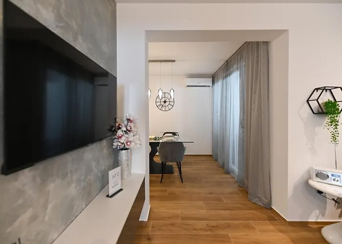 An & Lu With Rooftop Jacuzzi *