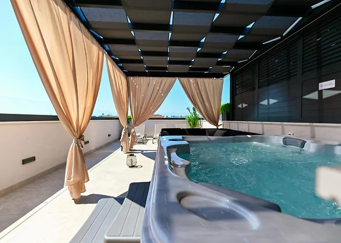 An & Lu With Rooftop Jacuzzi Zadar