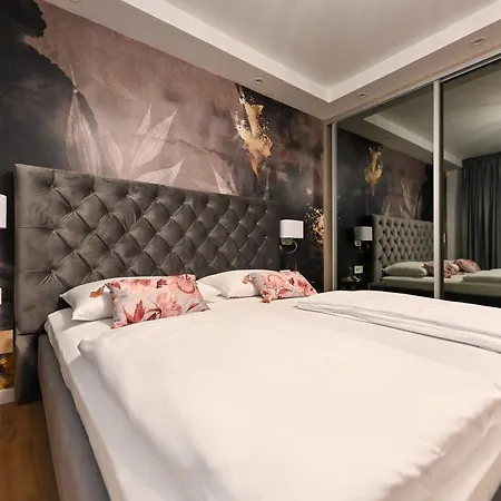 An & Lu With Rooftop Jacuzzi Задар