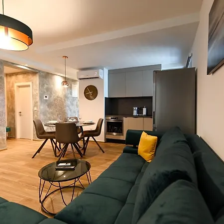 An & Lu With Rooftop Jacuzzi Апартаменты