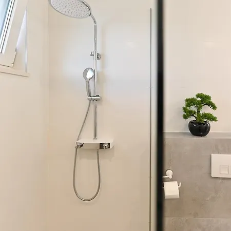 An & Lu With Rooftop Jacuzzi זאדאר