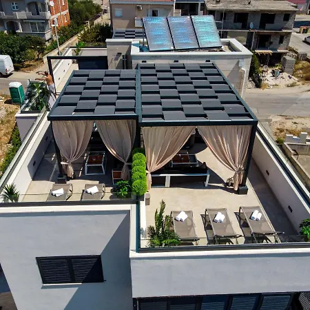 Апартаменты An & Lu With Rooftop Jacuzzi