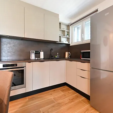 An & Lu With Rooftop Jacuzzi *