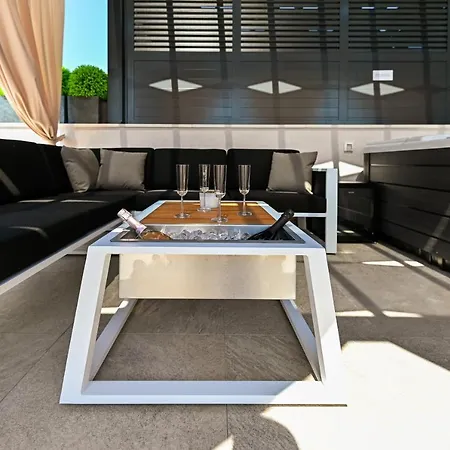 An & Lu With Rooftop Jacuzzi Апартаменты *