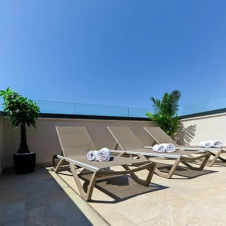 An & Lu With Rooftop Jacuzzi *