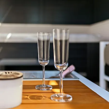 An & Lu With Rooftop Jacuzzi Апартаменты *