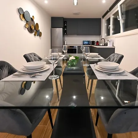 Апартаменты An & Lu With Rooftop Jacuzzi *