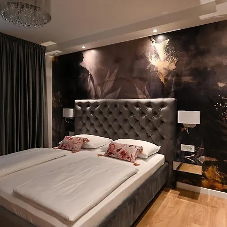 An & Lu With Rooftop Jacuzzi Задар