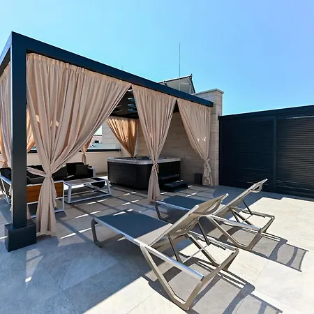 Апартаменты An & Lu With Rooftop Jacuzzi Задар