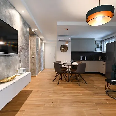 An & Lu With Rooftop Jacuzzi Апартаменты