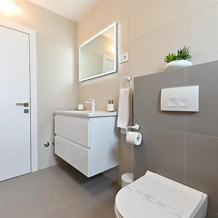 An & Lu With Rooftop Jacuzzi Апартаменты *