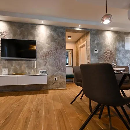 An & Lu With Rooftop Jacuzzi *