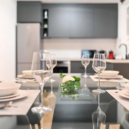 An & Lu With Rooftop Jacuzzi Апартаменты