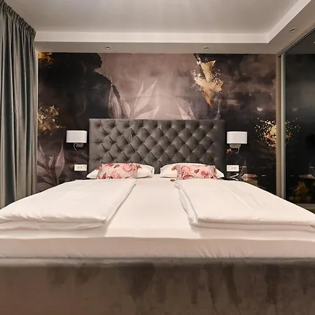 An & Lu With Rooftop Jacuzzi Апартаменты