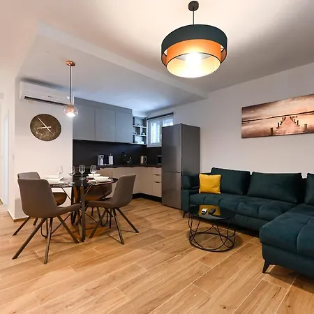 An & Lu With Rooftop Jacuzzi * Задар