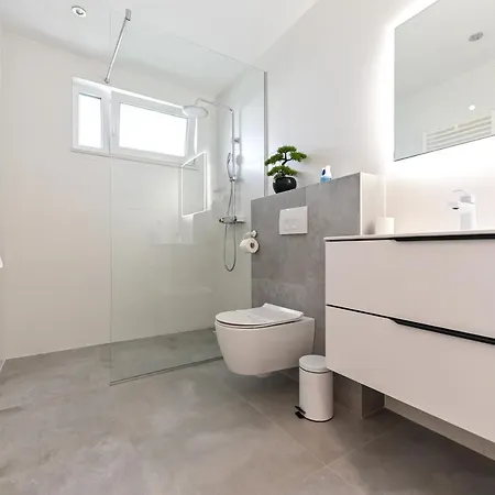 An & Lu With Rooftop Jacuzzi *