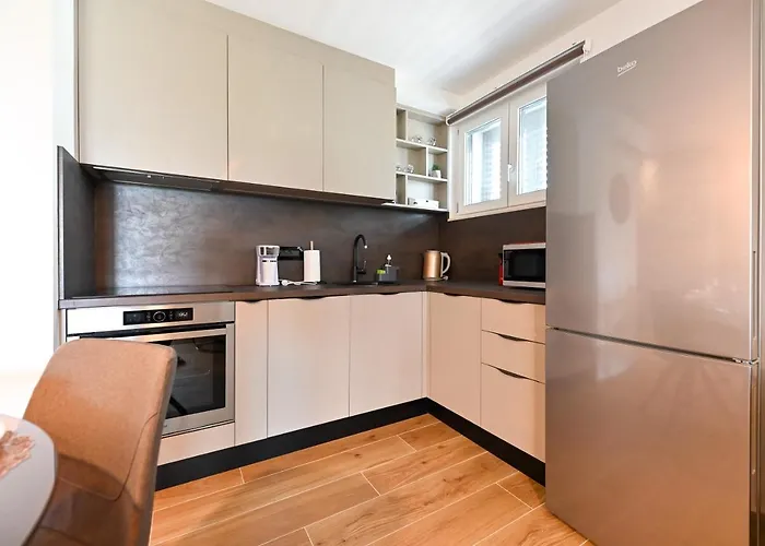 An & Lu With Rooftop Jacuzzi *