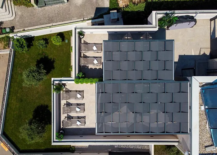 An & Lu With Rooftop Jacuzzi *