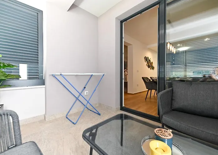 Apartman An & Lu With Rooftop Jacuzzi Zára