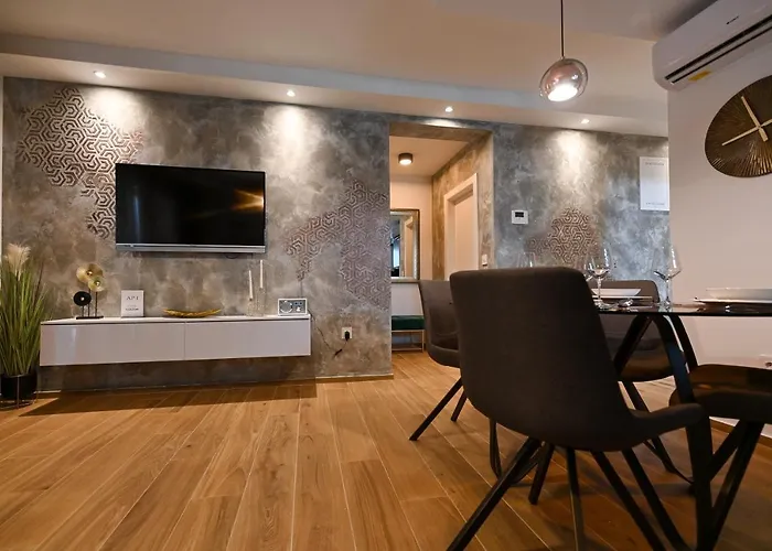 An & Lu With Rooftop Jacuzzi *