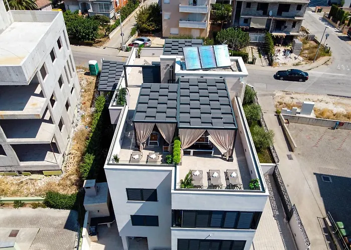 An & Lu With Rooftop Jacuzzi Zadar
