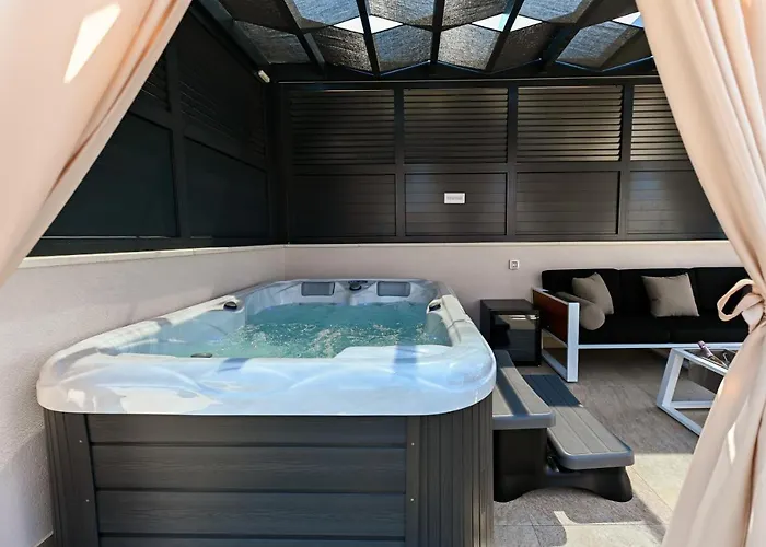 An & Lu With Rooftop Jacuzzi Apartmán