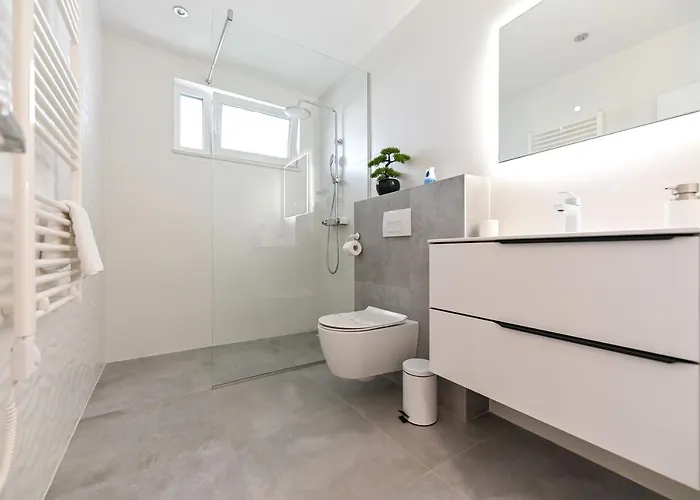 An & Lu With Rooftop Jacuzzi *